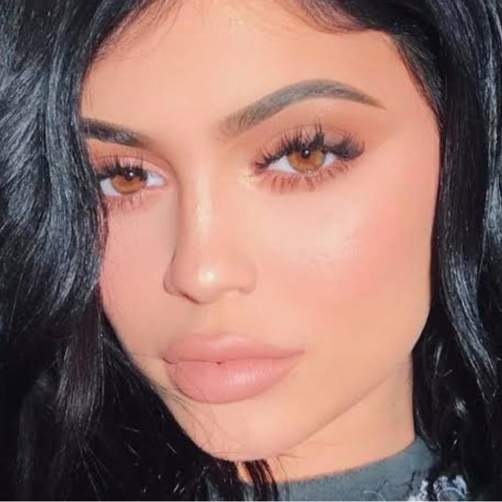 Kylie Cosmetics Pink Highlighter Compact with Built-in Mirror - Picture 2 of 6